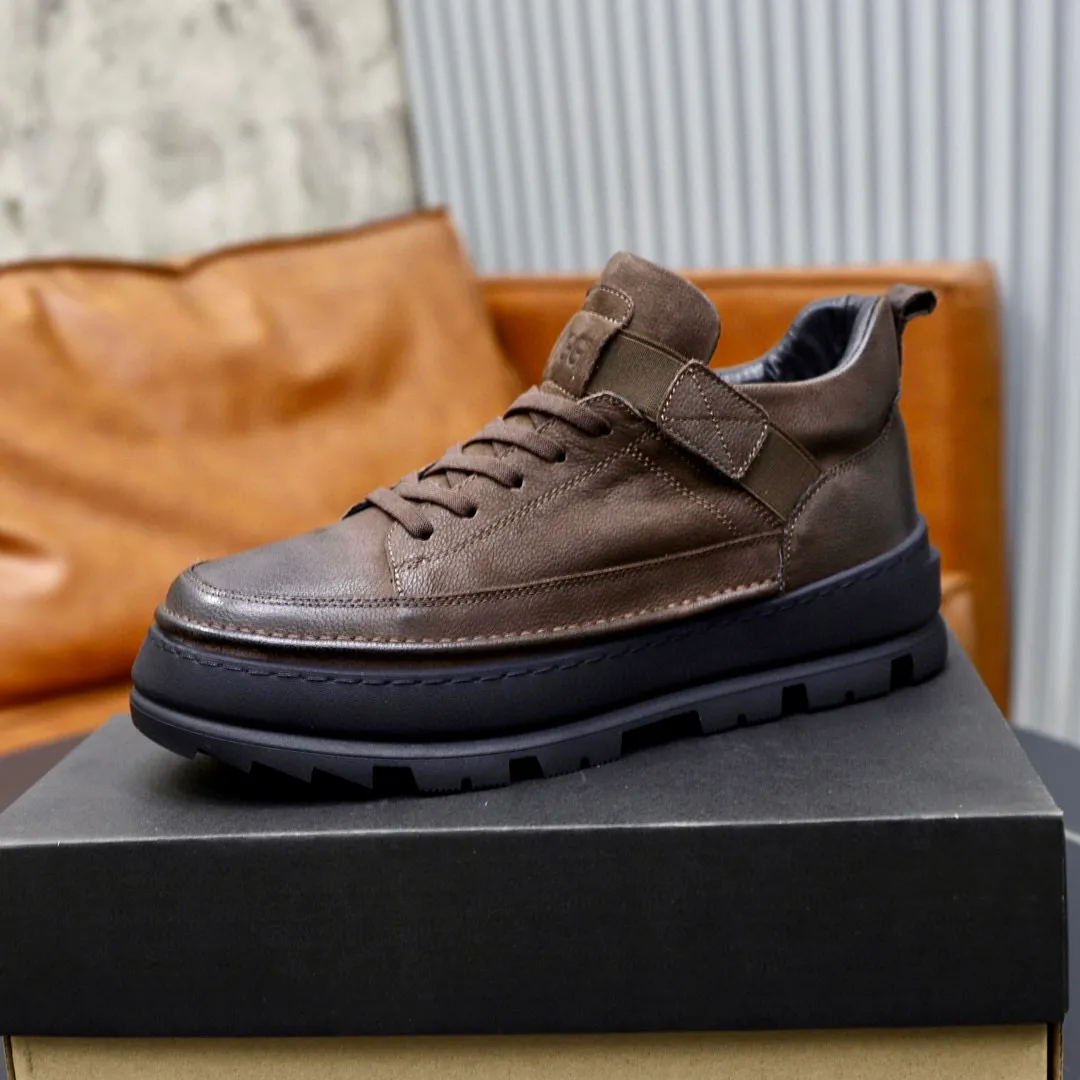 Ex-factory price: 640💰Thick wool imported from Australia Brand: UGG genuine purchasing agent Size: 38-44 Grade: Official website 1:1 Material: First layer of genuine leather waterproof and antifreeze upper Real wool lining Original non-slip soft wear-resistant outsole Style category: Men's casual shoes Trendy style Comfortable on the feet Color: Official website color synchronization
